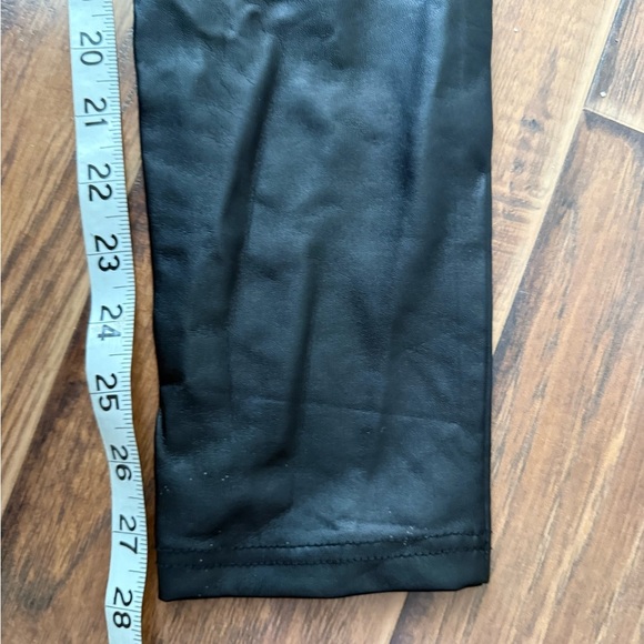 HUE Women's Sleek Black Leggings - Picture 7 of 10